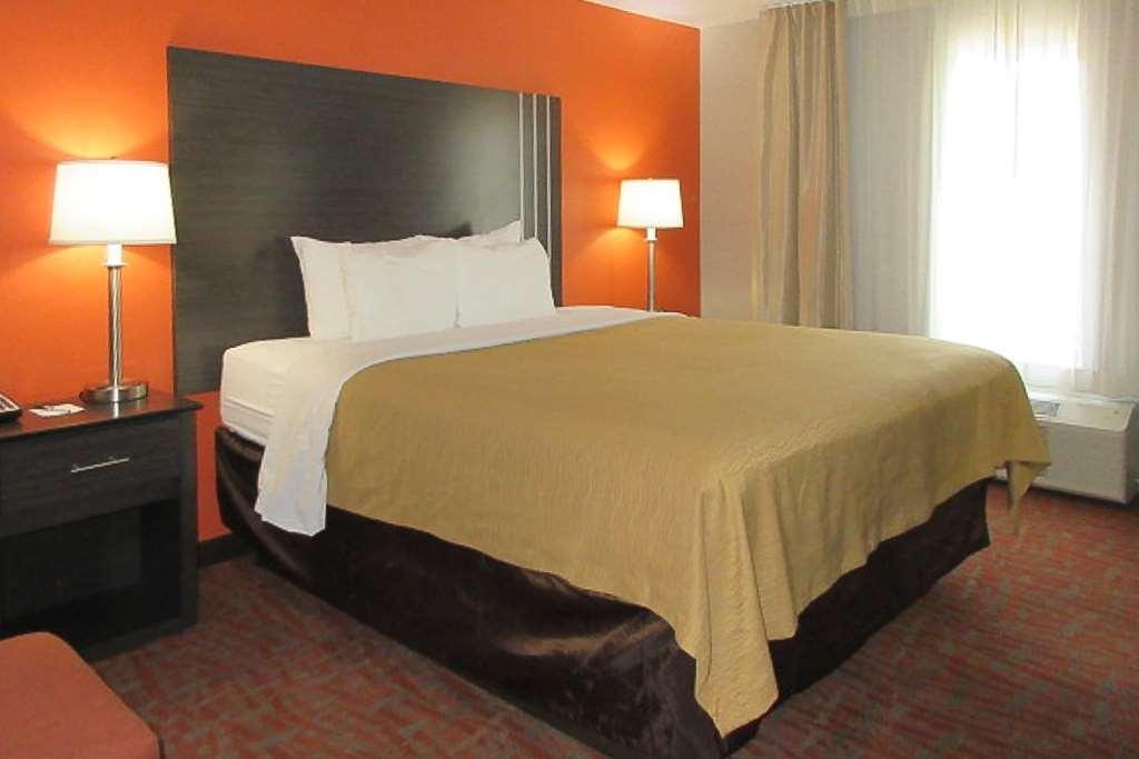 Quality Inn & Suites Fresno Northwest Номер фото